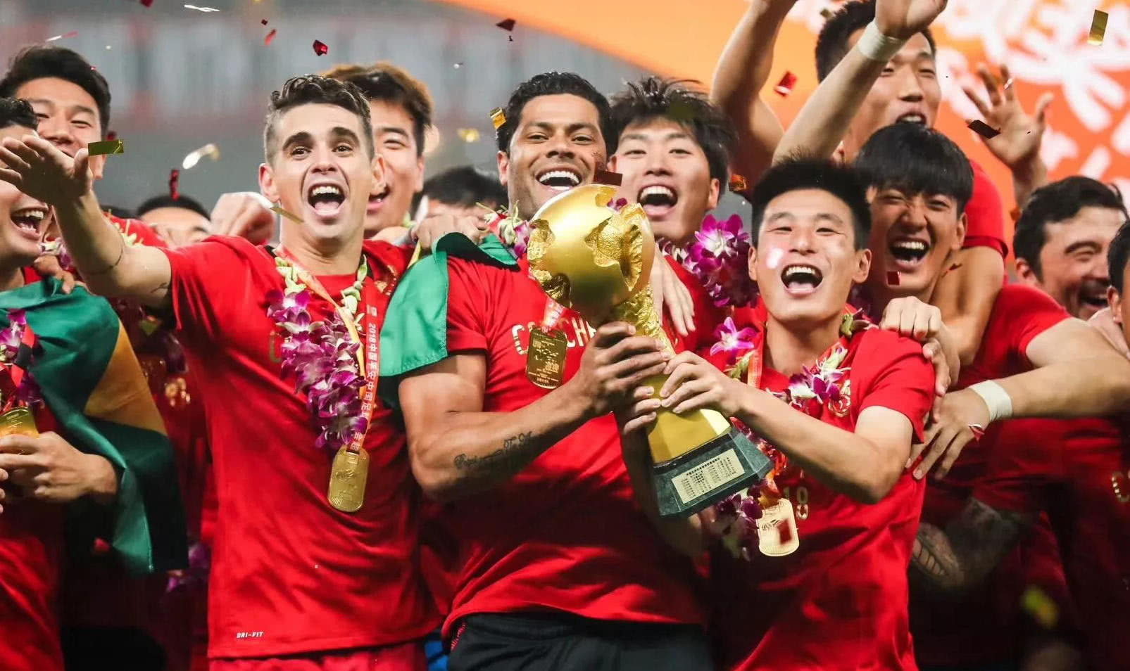 巴萨球迷在进决赛前高喊梅西的名字！巴萨进决赛！请神成功！