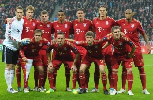 彻底爆发！勇士全队怒怼裁判，库里遭对手恶劣犯规引发强烈抗议