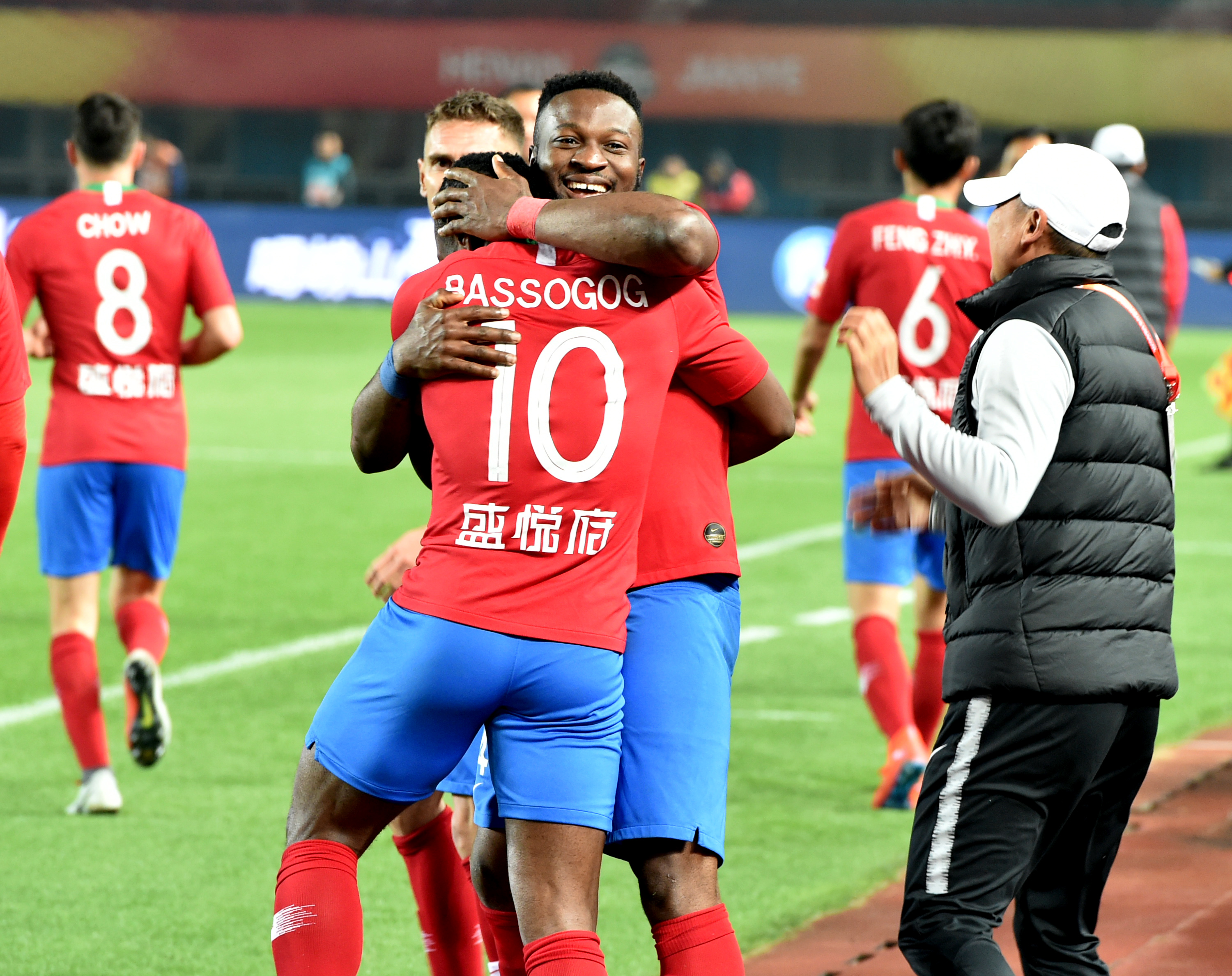 弗拉门戈官宣菲利佩续约时误发卡多佐的照片，引发球迷误解